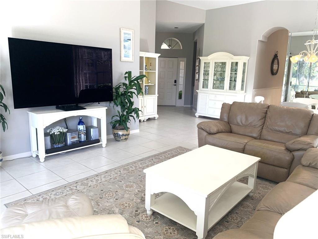 VILLAS - Residential Lease