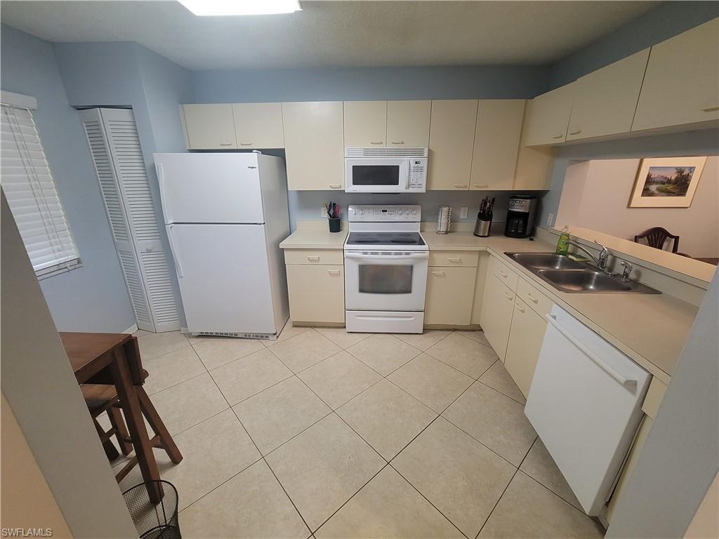 VILLAGES AT EMERALD LAKES - Residential Lease