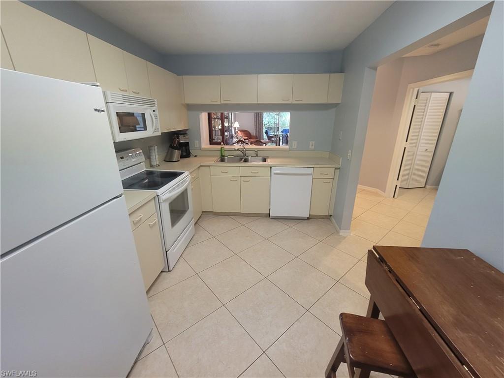VILLAGES AT EMERALD LAKES - Residential Lease