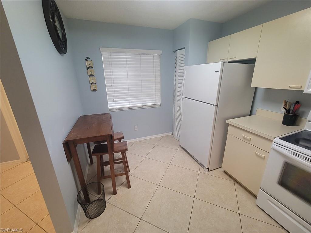 VILLAGES AT EMERALD LAKES - Residential Lease