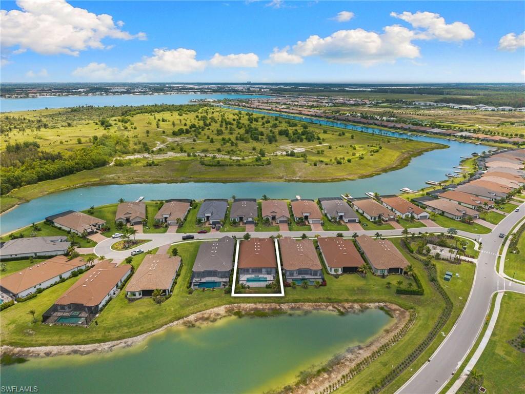 ESPLANADE LAKE CLUB - Residential