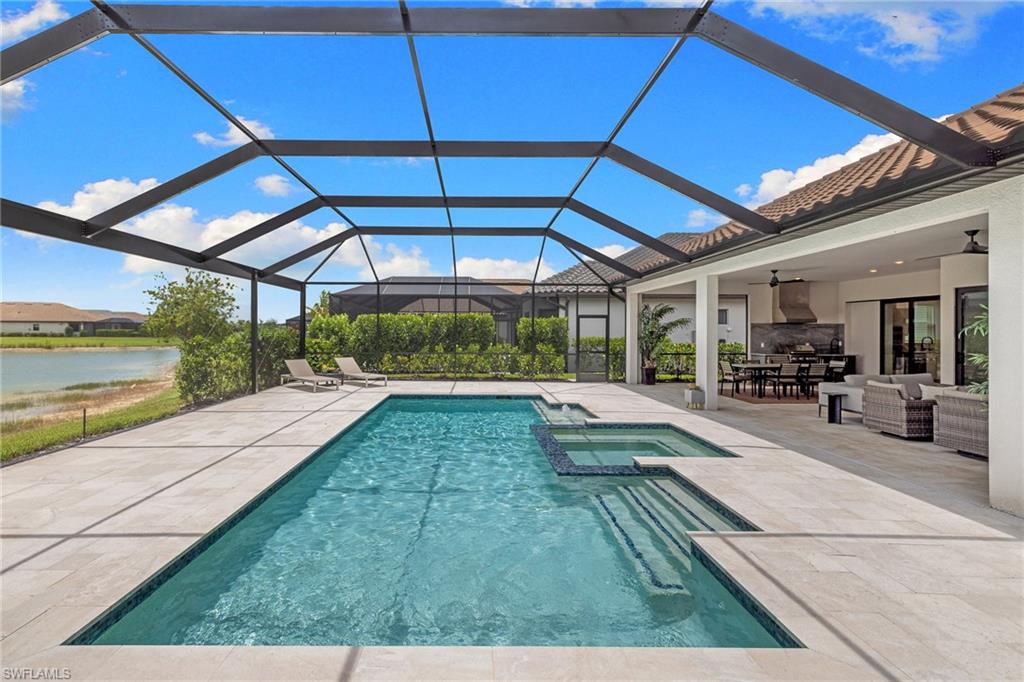 ESPLANADE LAKE CLUB - Residential