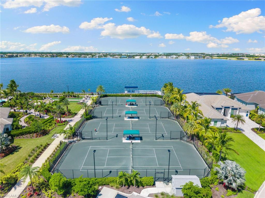 ESPLANADE LAKE CLUB - Residential