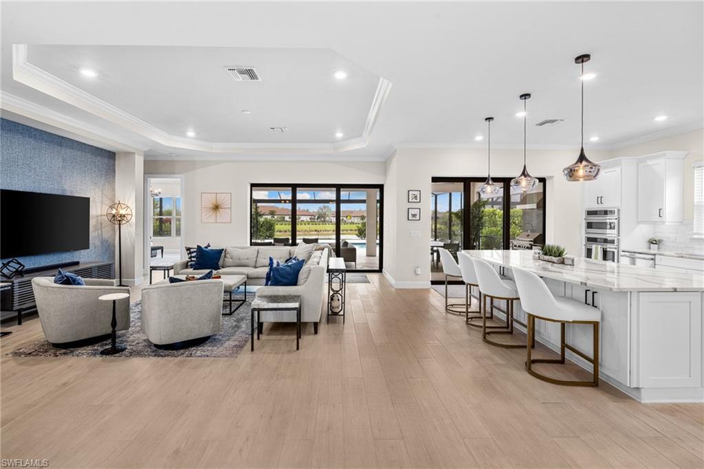 ESPLANADE LAKE CLUB - Residential