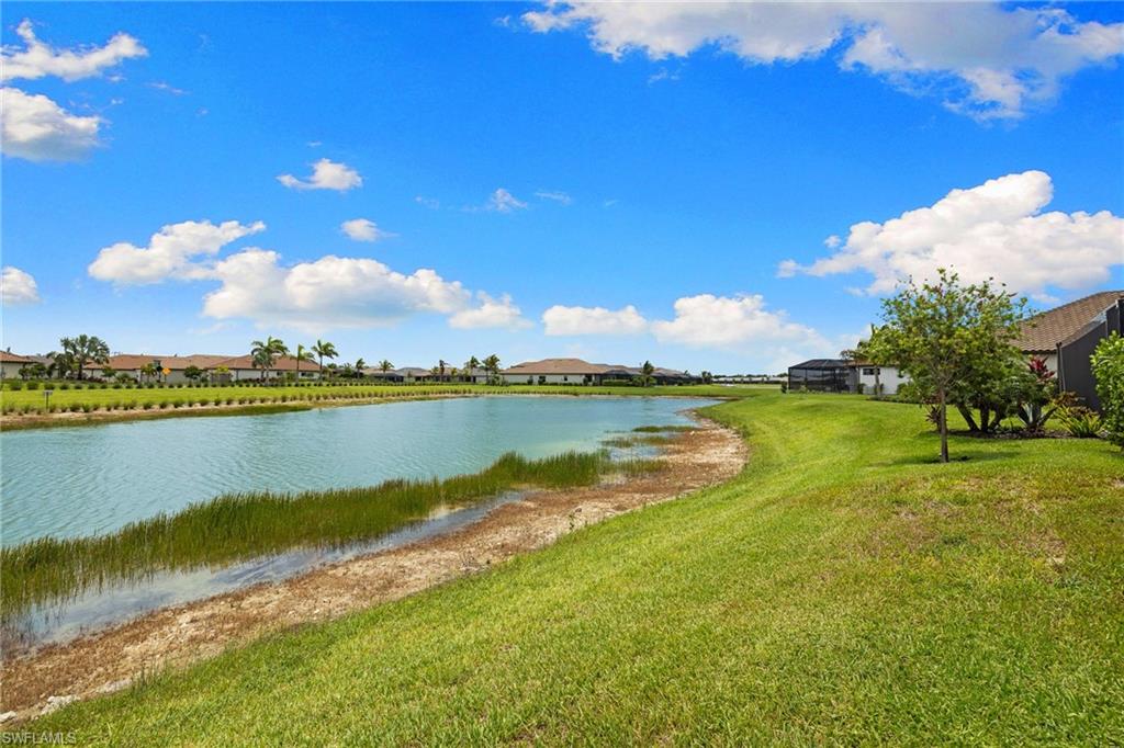 ESPLANADE LAKE CLUB - Residential