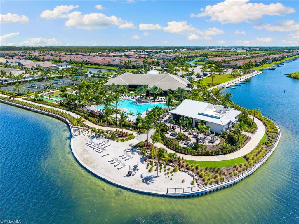 ESPLANADE LAKE CLUB - Residential