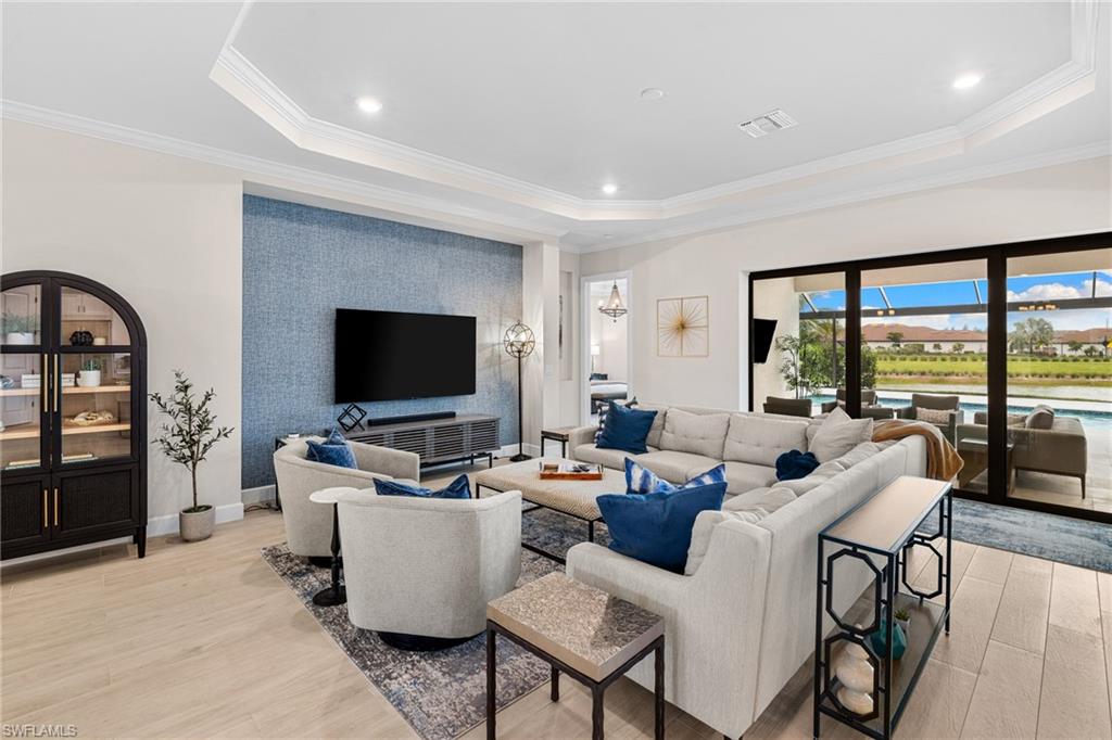 ESPLANADE LAKE CLUB - Residential