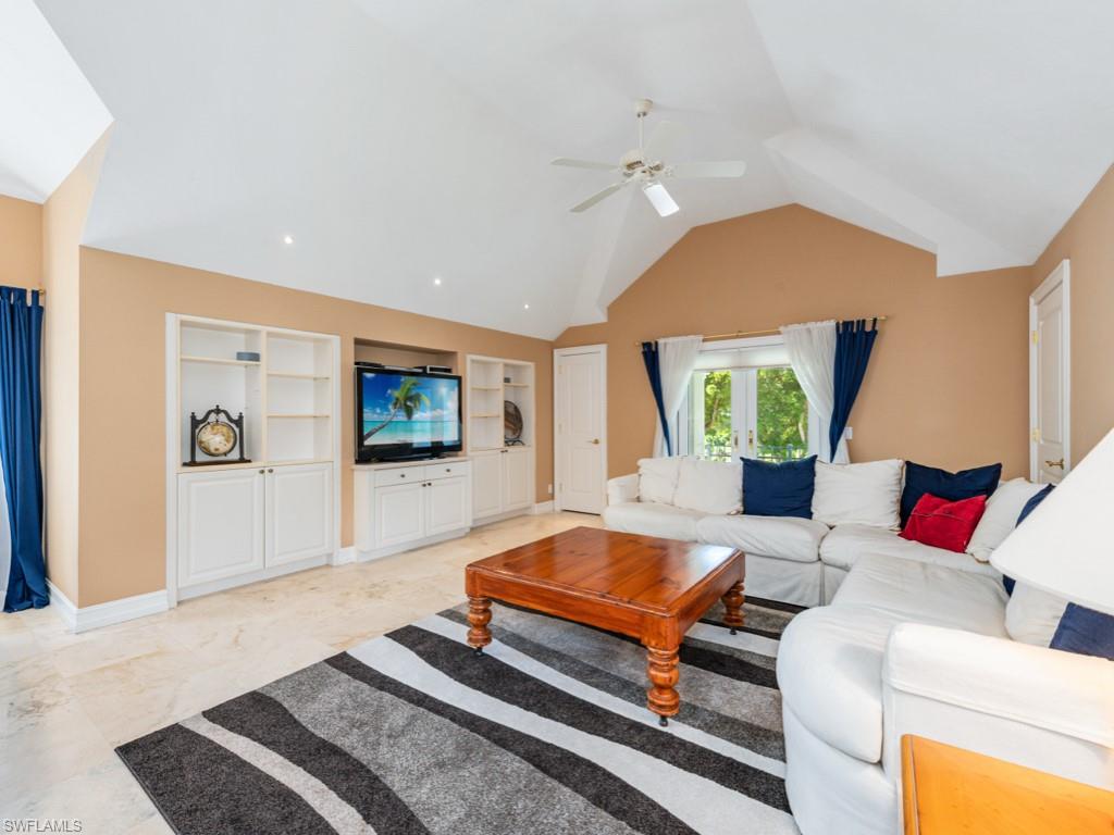 BAY WOODS - Residential