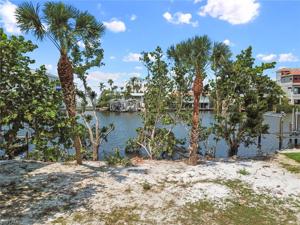 BONITA BEACH - Land