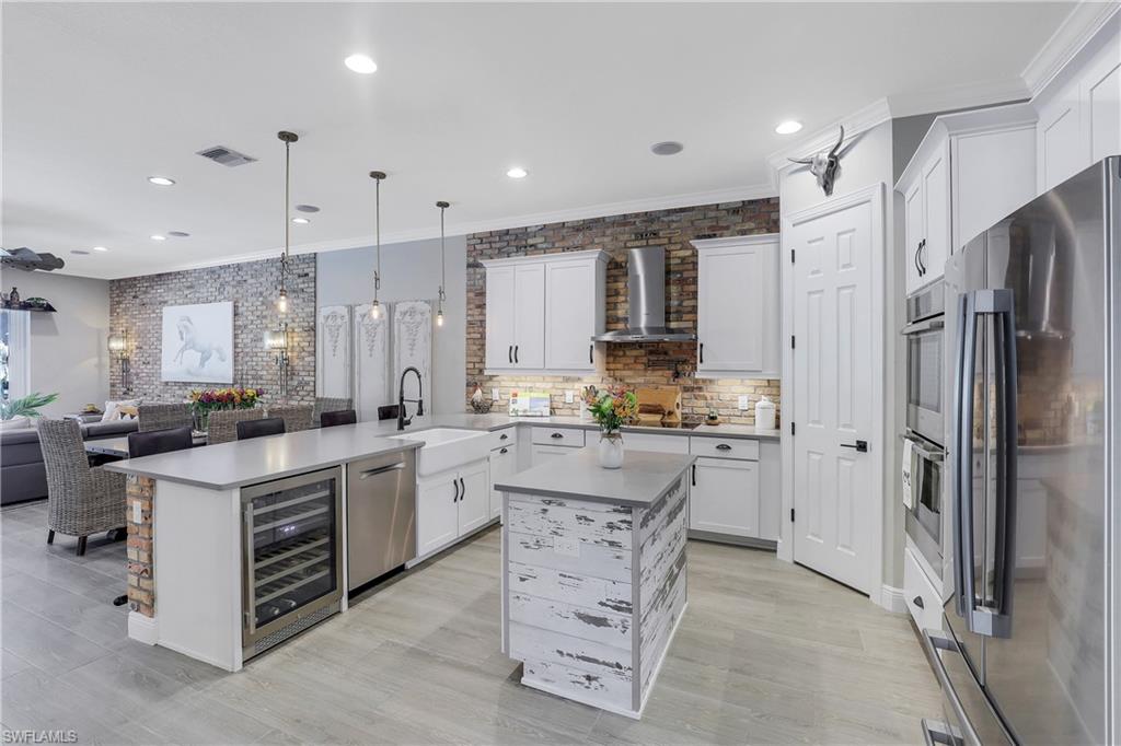 RIVERSIDE AVENUE VILLAS - Residential