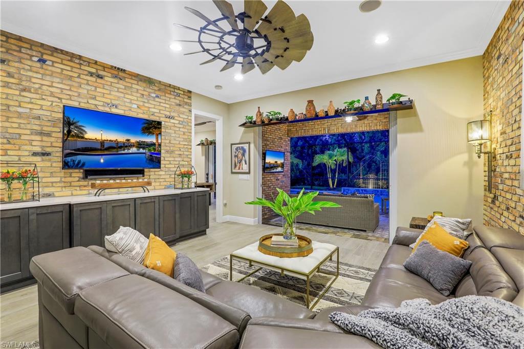 RIVERSIDE AVENUE VILLAS - Residential