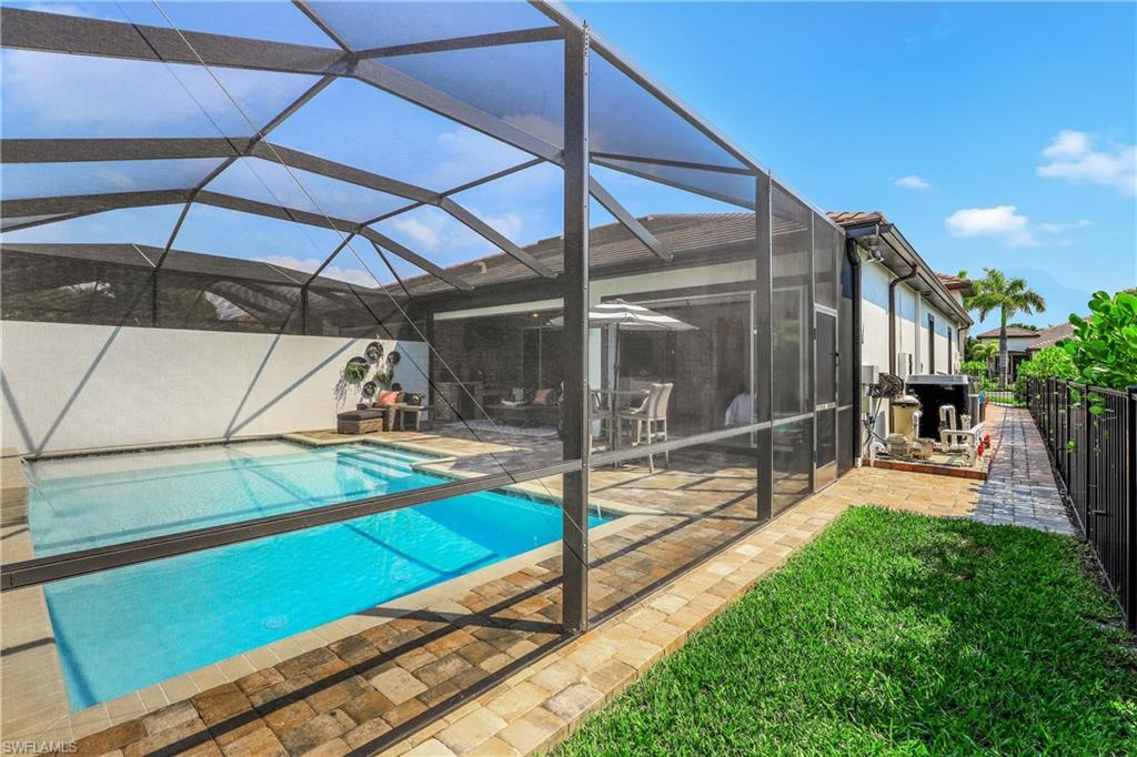 RIVERSIDE AVENUE VILLAS - Residential