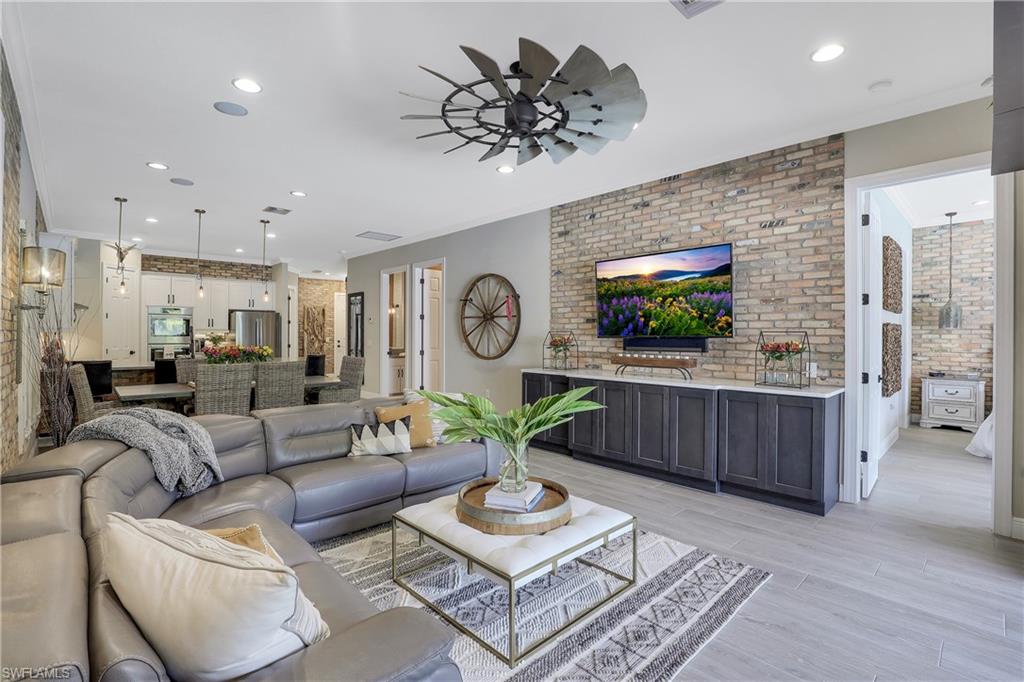 RIVERSIDE AVENUE VILLAS - Residential