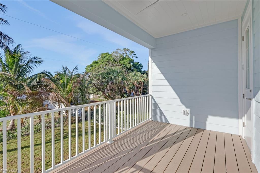 NAPLES VILLAS - Residential Income