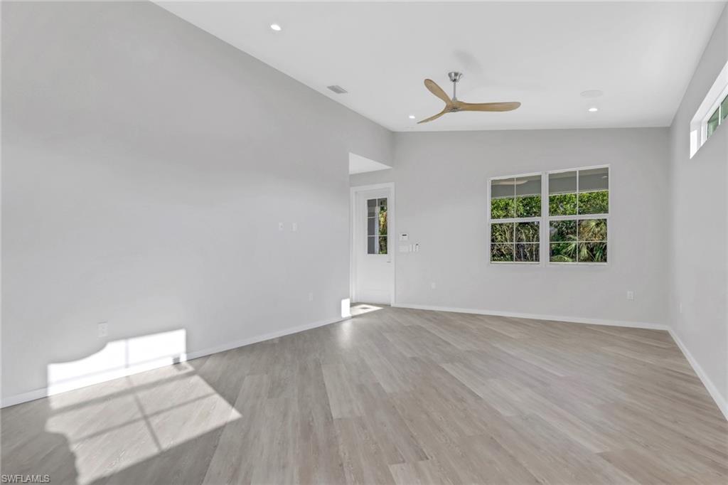 NAPLES VILLAS - Residential Income