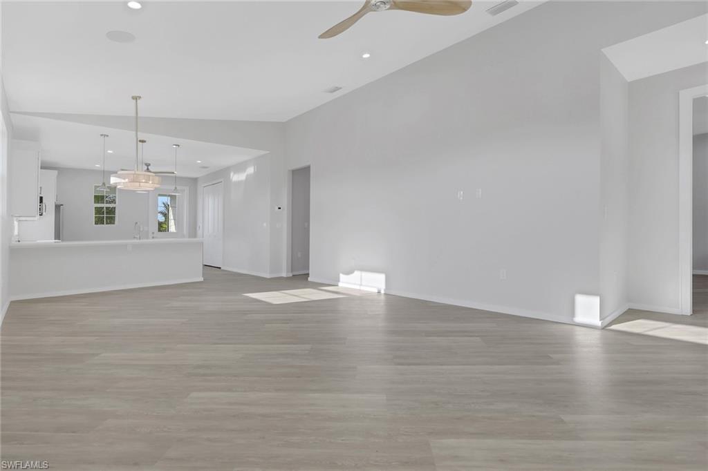 NAPLES VILLAS - Residential Income