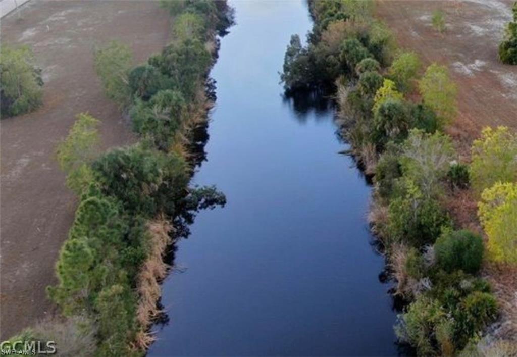 Waterfront property, nice and secluded, off of Burnt Store Rd. Come enjoy the view and the privacy. There is a new lake that opened up for touristic enjoyment with scuba diving and other activities. Close to Punta Gorda Airport and shopping. Close to Pine Island, if you are a nature lover, this is it!
