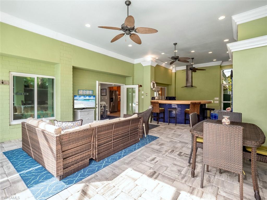 COCONUT GROVE - Residential