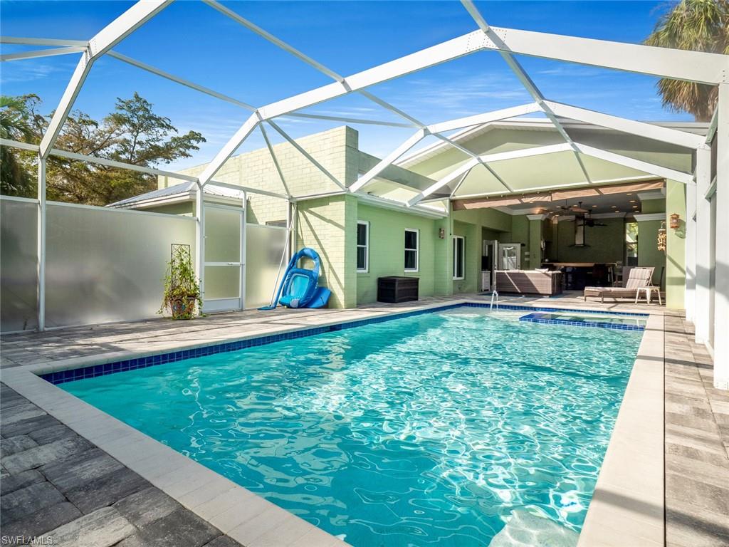 COCONUT GROVE - Residential