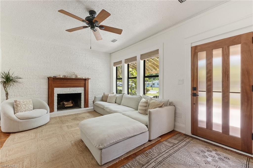 FOLEYS HIGHLAND PARK - Residential