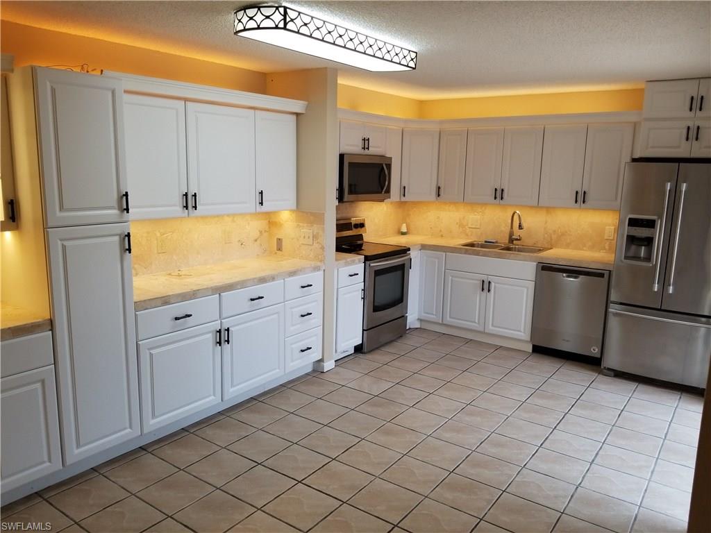 VILLAGE OF CEDARBEND - Residential