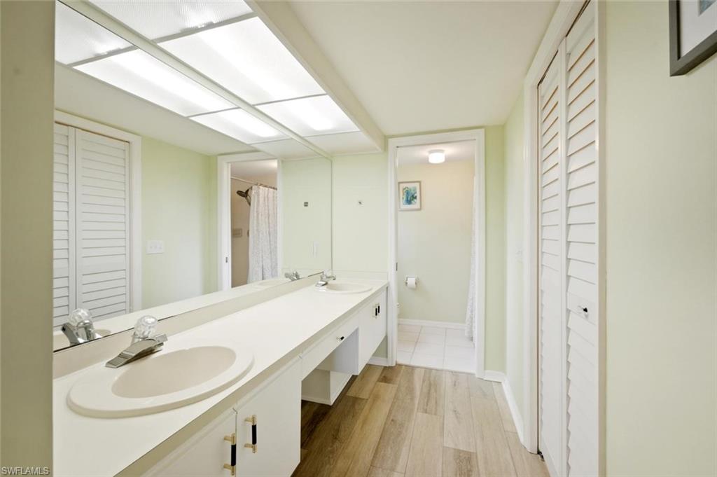 COUNTRY MANOR - Residential