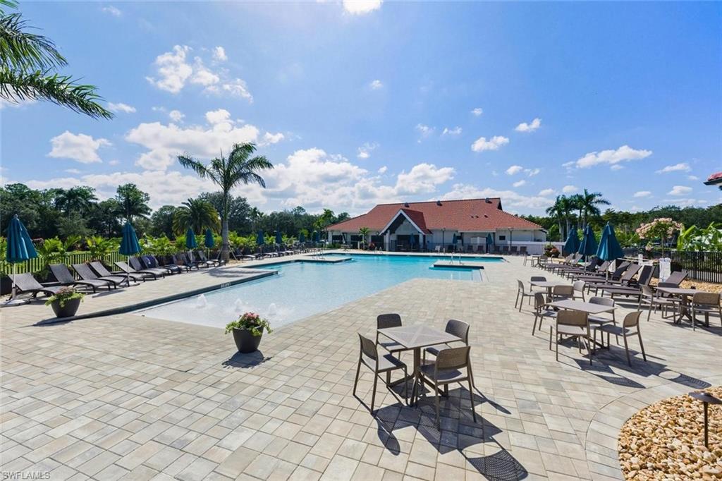 COUNTRY MANOR - Residential