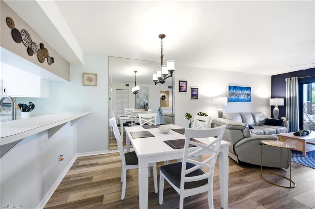 COUNTRY MANOR - Residential
