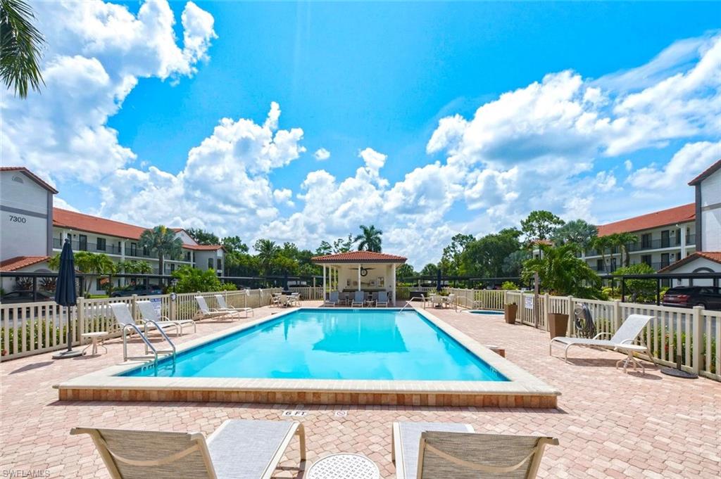 COUNTRY MANOR - Residential
