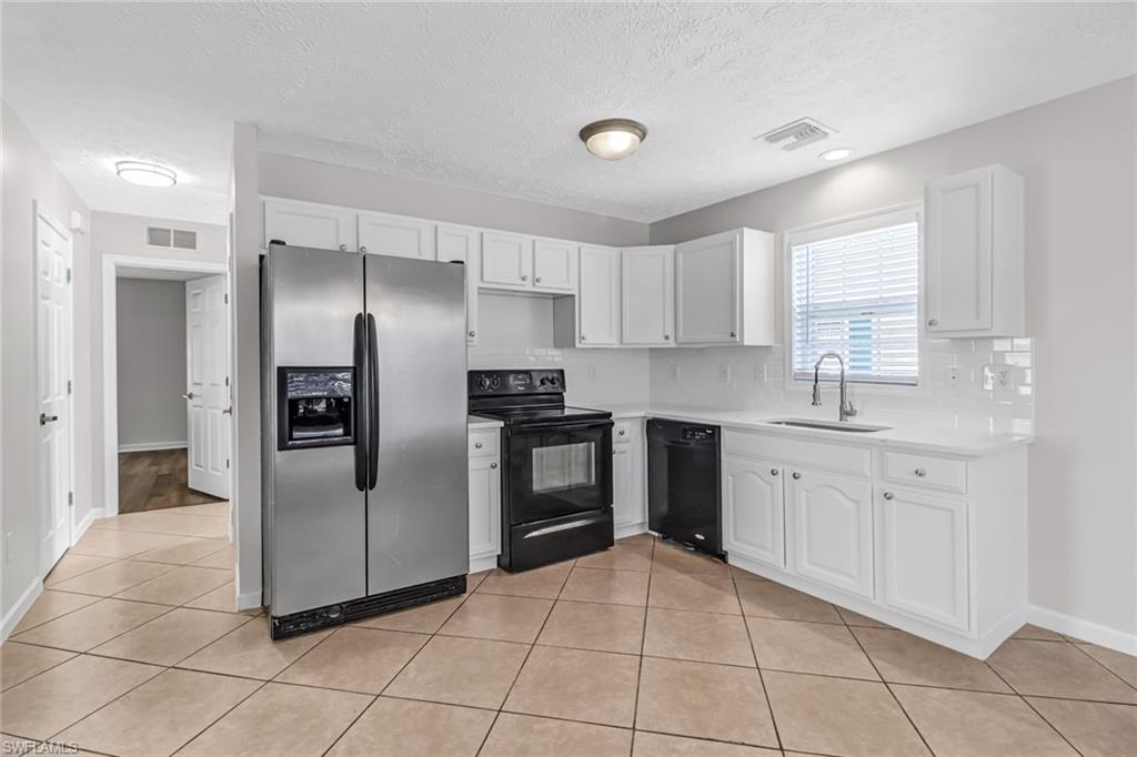 LEAWOOD LAKES - Residential