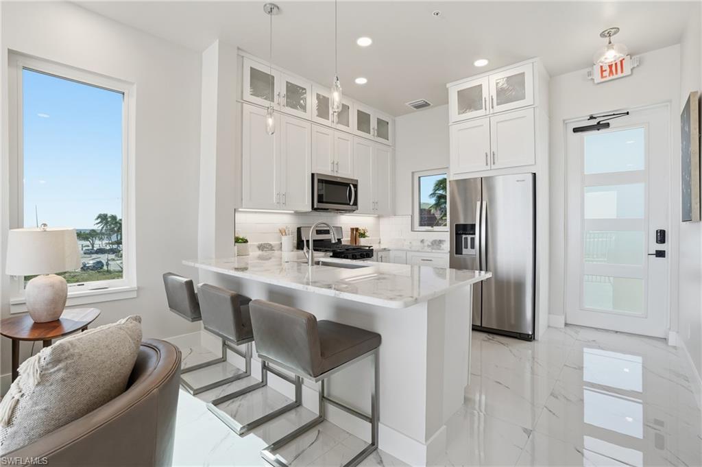 ISLAND SHORES - Residential