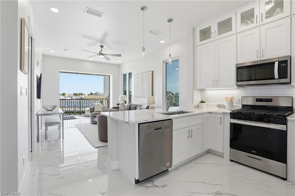ISLAND SHORES - Residential