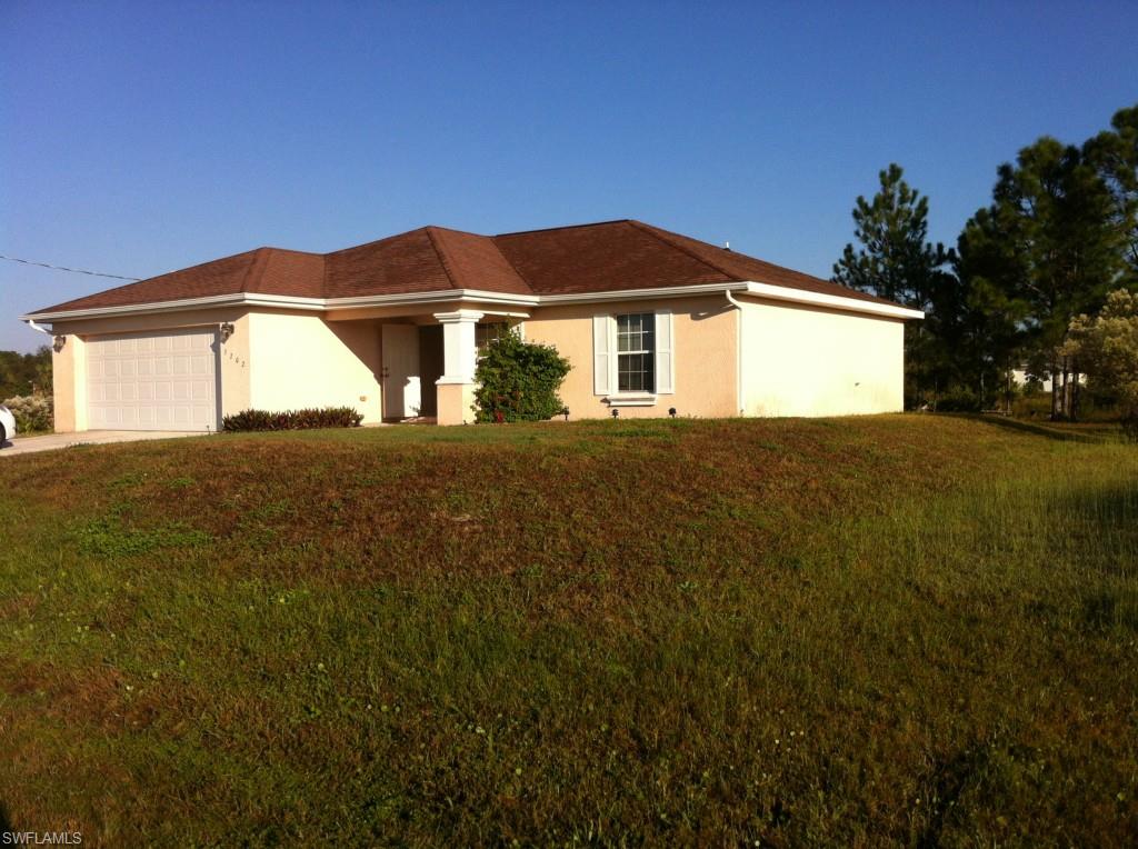 3 berooms and a den which could be a 4th bedroom, quiet location, inside laundry room, his and her closet in masterbedroom, connecting bathroom with the 2 bedrooms