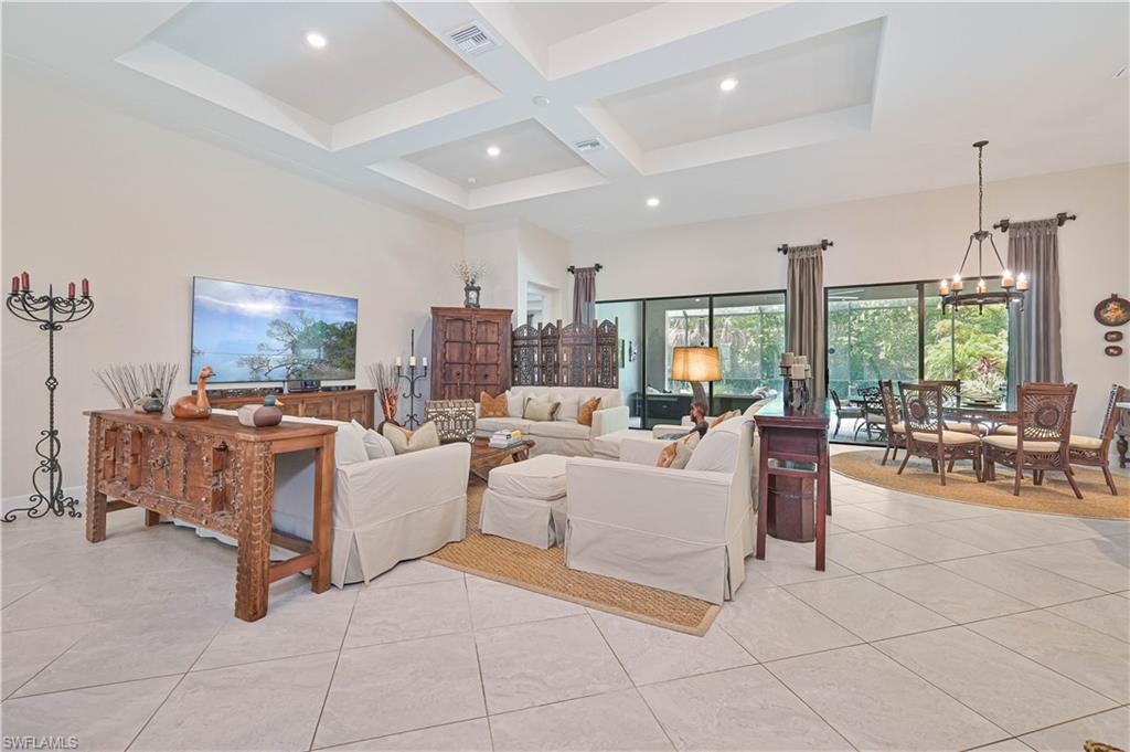 COUNTRY CLUB - Residential
