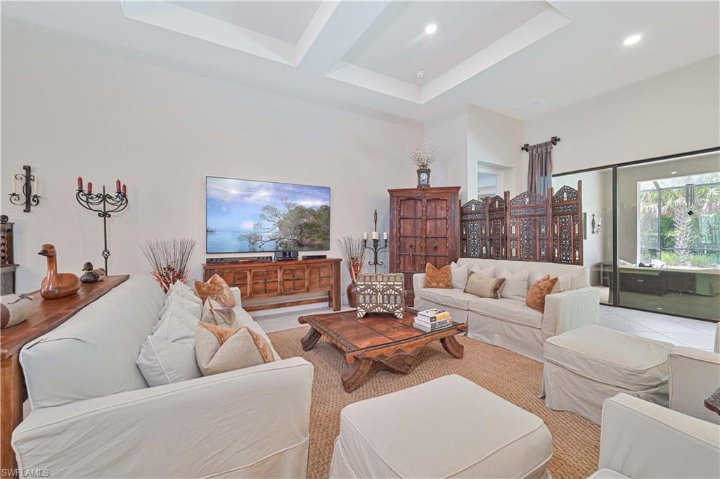 COUNTRY CLUB - Residential