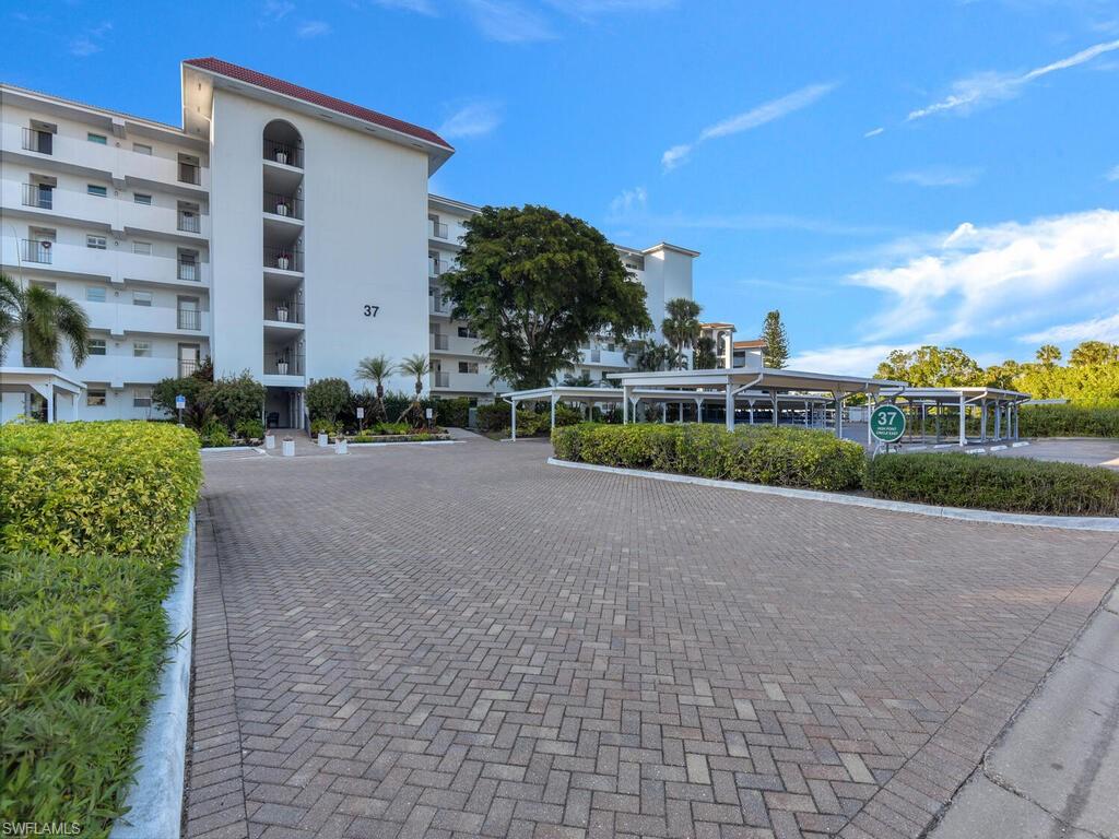 Investment Opportunity! Make this one your own. Situated in the heart of Naples allowing the Naples lifestyle at great value.  Bundled golf for 2 people. 1st Floor 2 bedroom 2 bathroom condo with stunning views from the screened lanai of the golf course and sunset. Minutes to Naples beaches, fine dining and much more. High Point Country Club sits on 40 acres and is centered around the meticulously maintained Par 3, 9 hole golf course.  Other amenities include 6 heated pools, clubhouse, tennis courts, pickle ball, exercise room and an abundance of social activities.