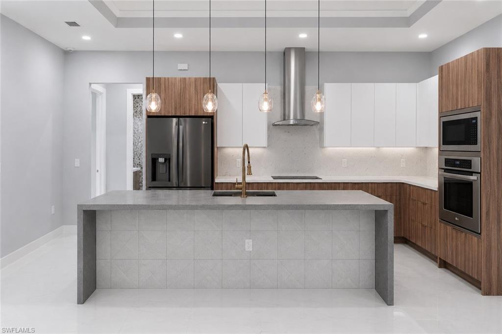 GOLDEN GATE ESTATES - Residential