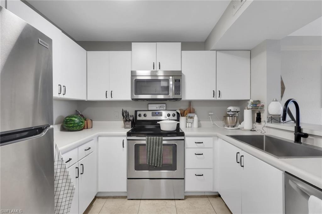 KEY ROYAL CONDOMINIUMS - Residential