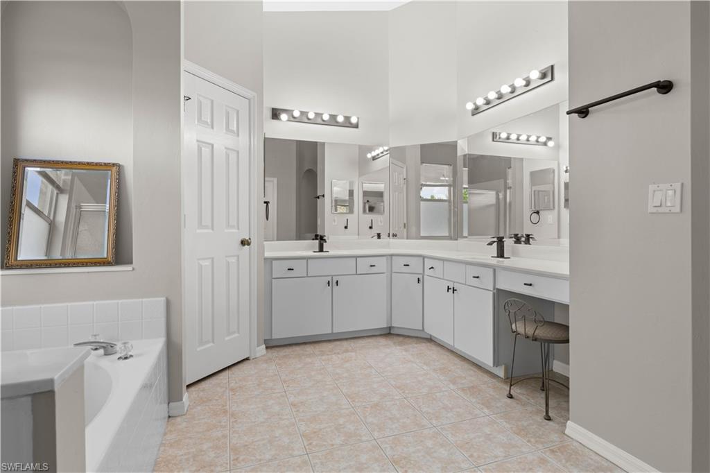 COLONY LAKES - Residential