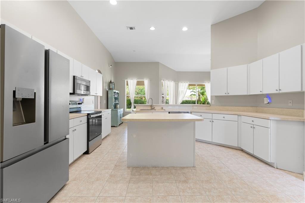 COLONY LAKES - Residential