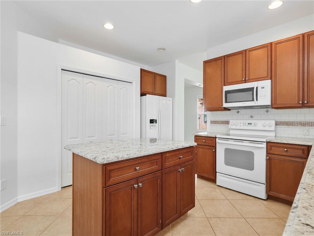 COLONIAL POINTE - Residential