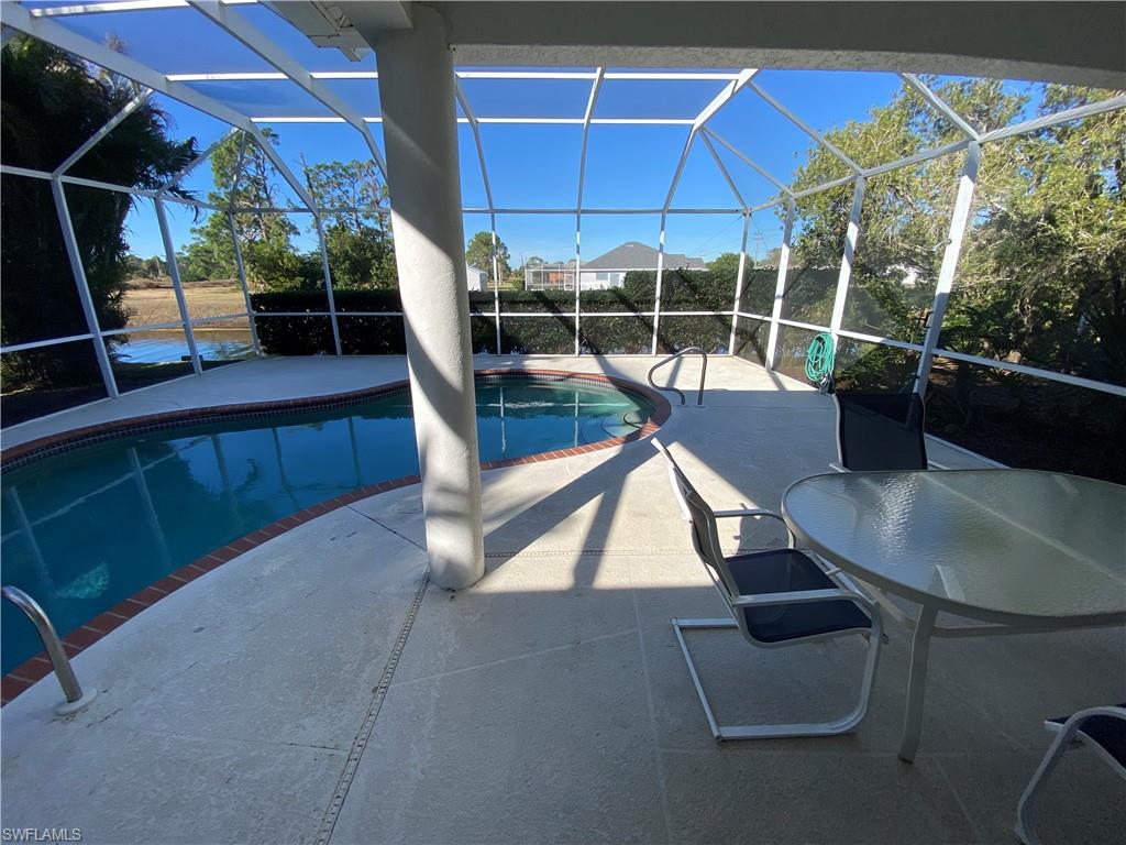 This duplex is a vacation home. The pool is electric heated. It is nicely furnished and has everything you need. You can move in right away.
Make this home your vacation- or forever home.