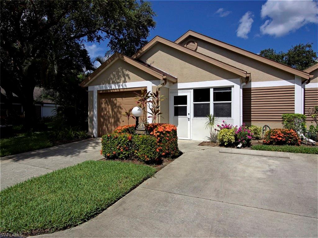 Rarely Available 2 bedroom 2 bath 1 car garage END UNIT located in the “Villas of Fountain Lakes”. Steps to the community pool with wonderful green space! West of RT41 and across from the Coconut shopping center and Hertz Headquarters... Fountain Lakes offers a verity of amenities including two swimming pools, billiards, and a 9 hole 3 par golf course all included in the condo fees.