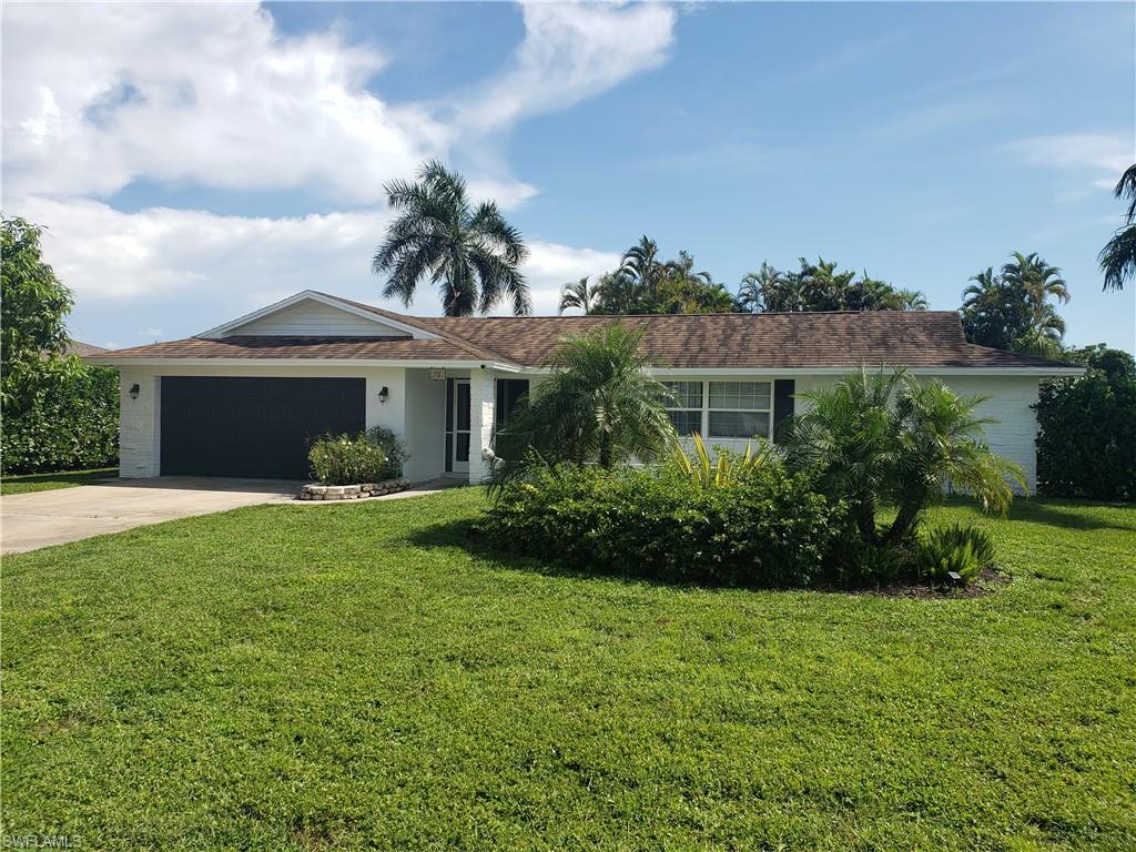 LOCATION!!! LOCATION!!! LOCATION!!! 
Naples Pier 15 minutes away, Marco Beach 25 minutes away, Won't last, low HOA $100 annually,
Close to shopping and restaurants