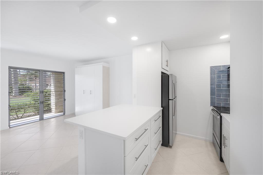 AQUARIUS APTS OF MARCO ISLAND - Residential Lease