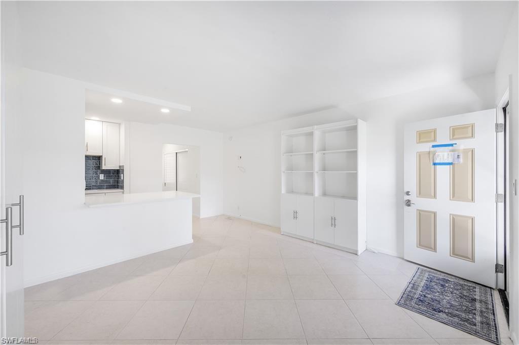AQUARIUS APTS OF MARCO ISLAND - Residential Lease