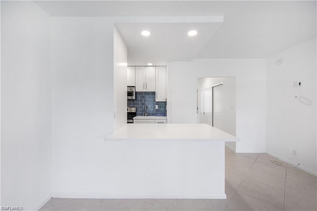 AQUARIUS APTS OF MARCO ISLAND - Residential Lease