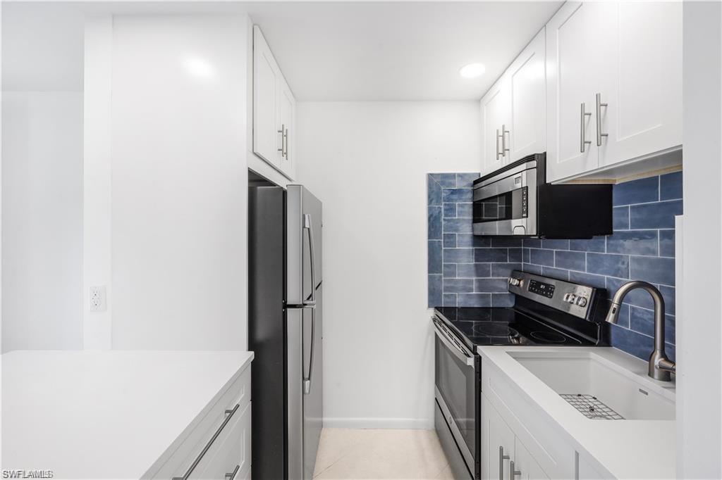 AQUARIUS APTS OF MARCO ISLAND - Residential Lease