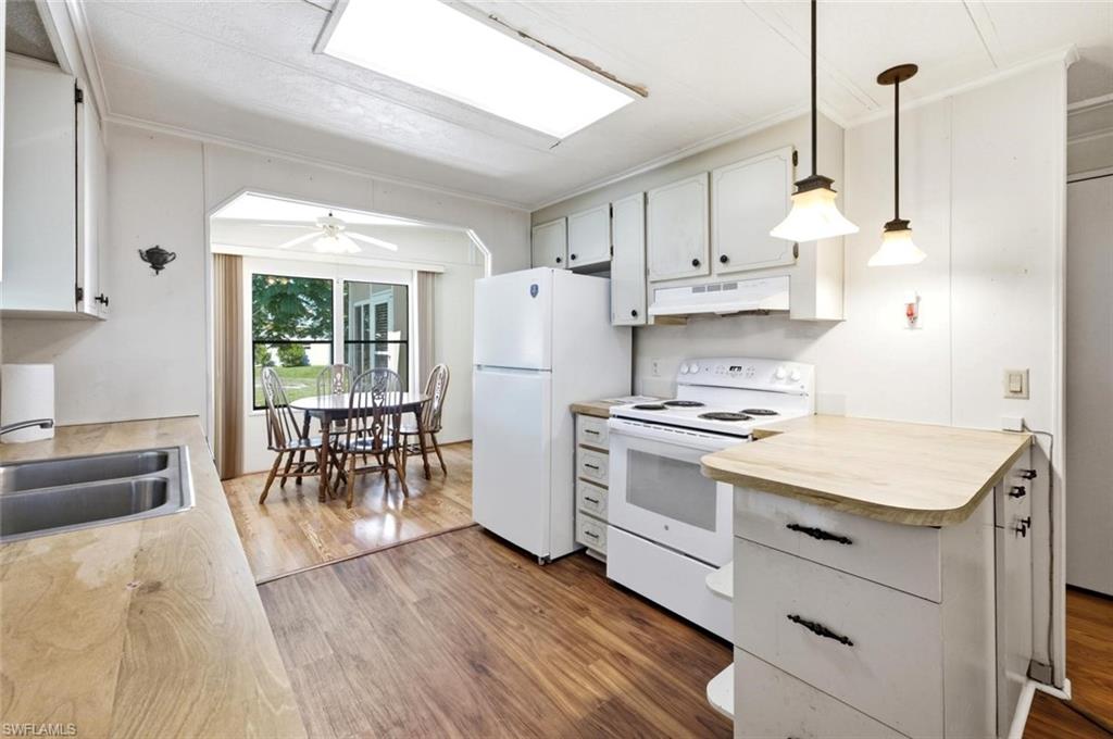 RIVIERA COLONY GOLF ESTATES - Residential