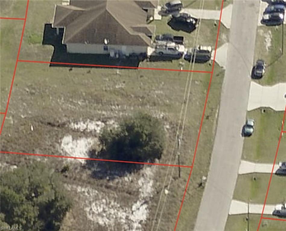 Attention Investors, great lot to build a duplex in SW Lehigh Acres. Close to SR 82, restaurants, supermarkets and just minutes from I-75 & Ft. Myers International Airport. Do not miss out on this beautiful lot for a great investment.